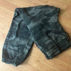 Wild Fable camouflage sweatpants size M